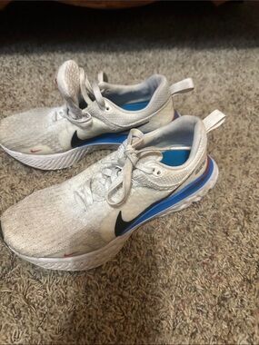 Nike Men’s  White Sneakers with Black Swoosh and Blue Trim